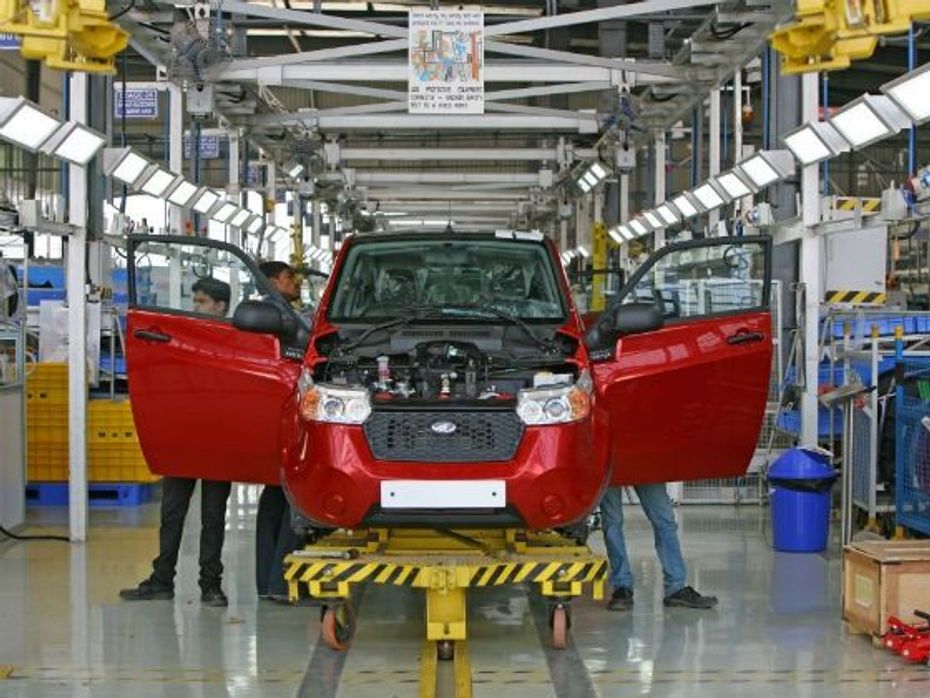 Mahindra e2o getting final touches before leaving the assembly line