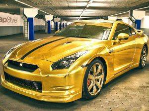 2013 Nissan GT-R gets wrapped in Gold - ZigWheels