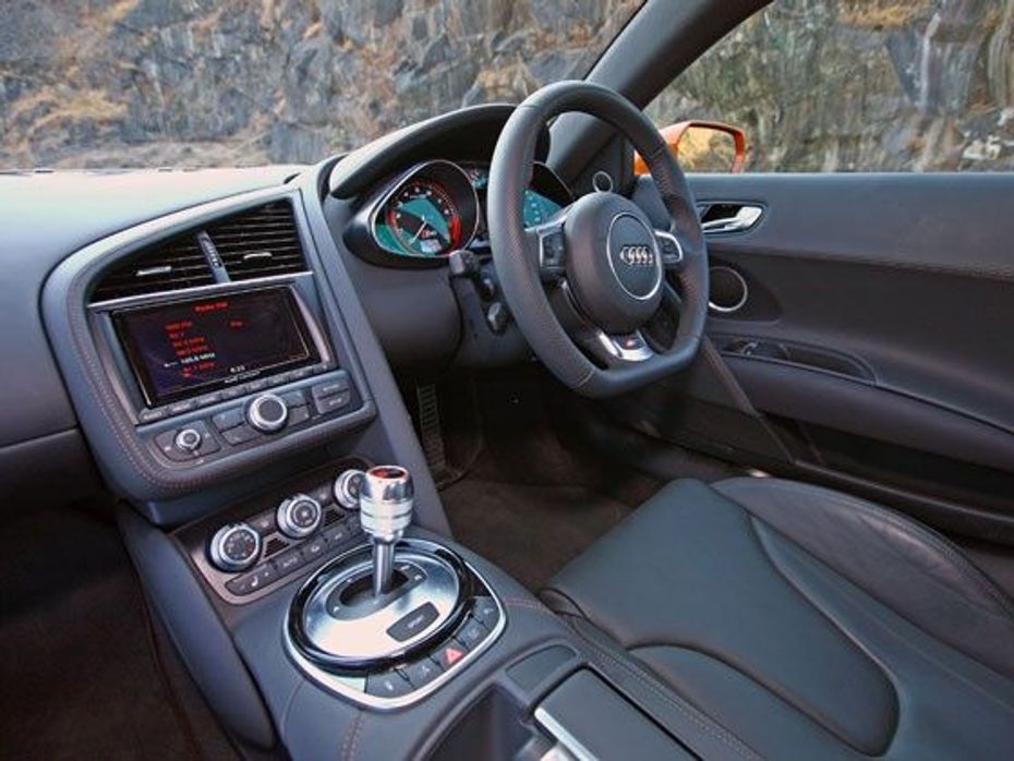 2013 Audi R8 V10 Coupe interiors