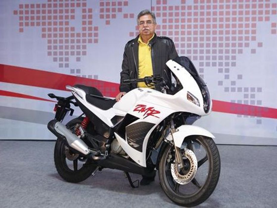 Pawan Munjal poses with the new Karizma ZMR