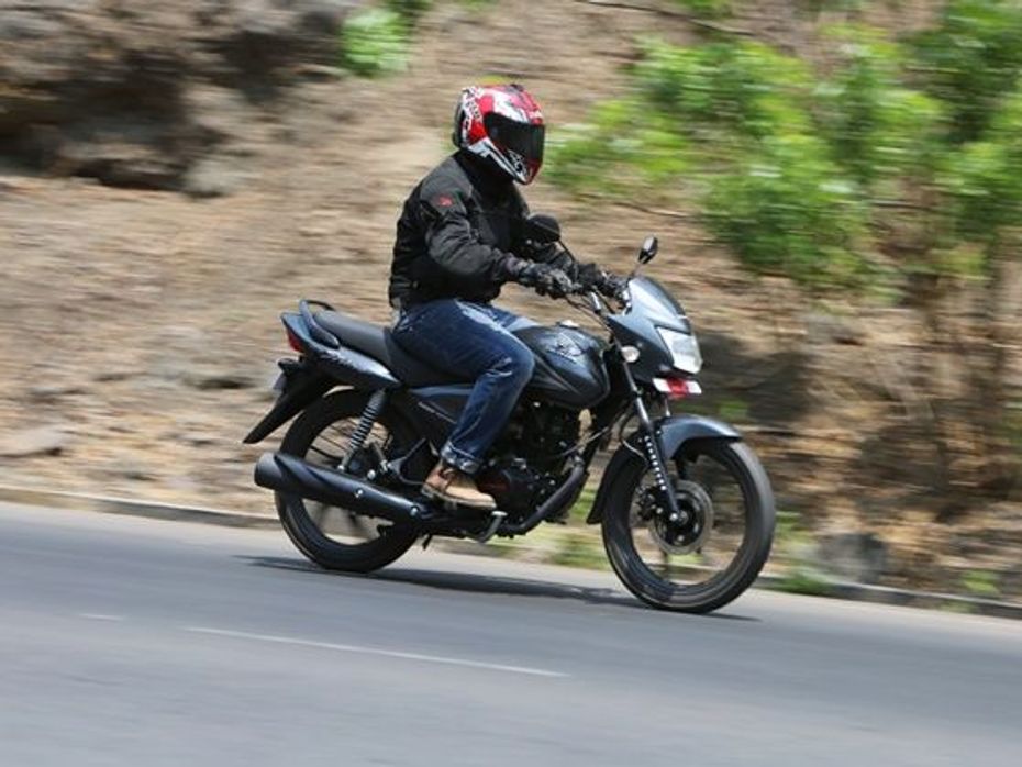 Honda CB Shine riding picture