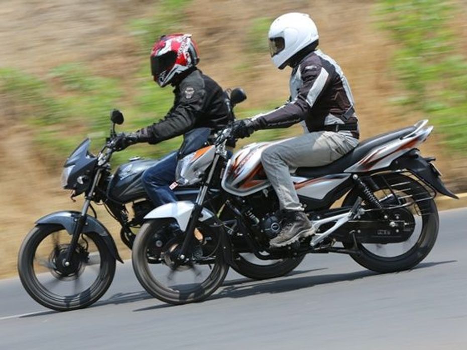 Bajaj Discover 125M and Honda CB Shine riding picture
