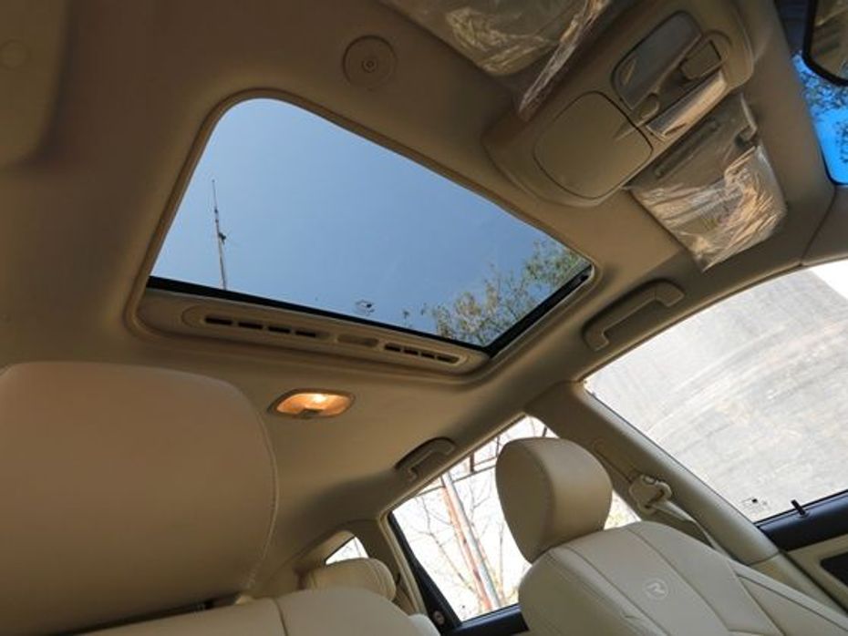 SsangYong Rexton RX6 sunroof