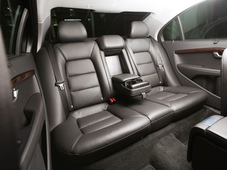 2014 Volvo S80 rear seats