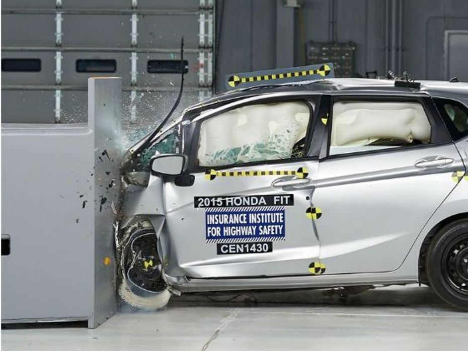 2015 Honda Jazz front impact crash test at IIHS