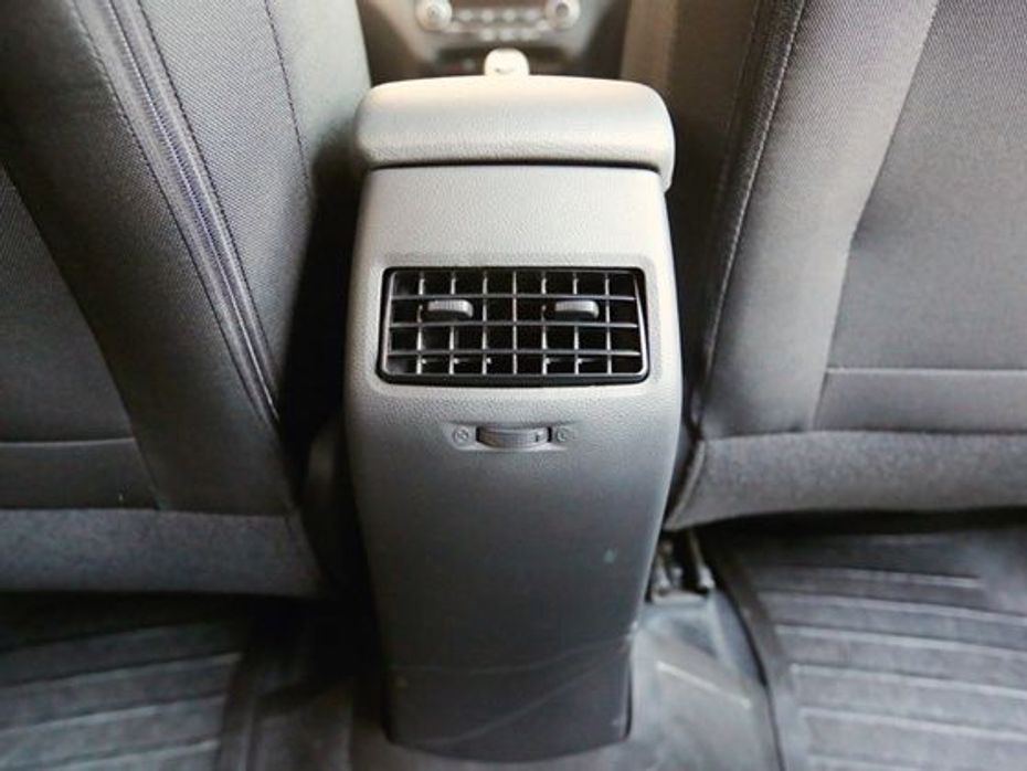 Hyundai Elite i20 rear AC vents