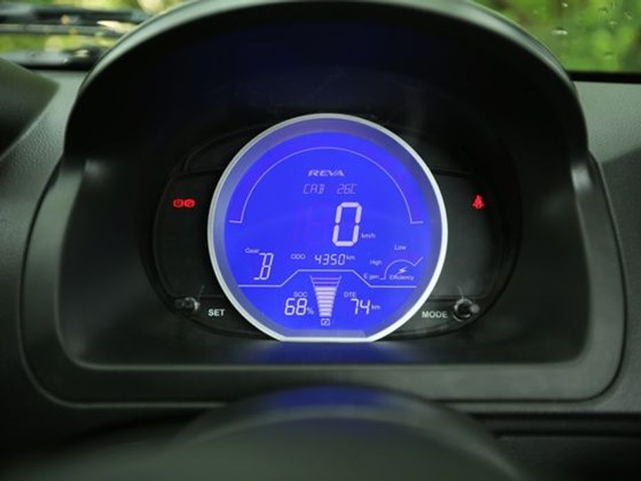 Mahindra Reva e2o review speedometer console