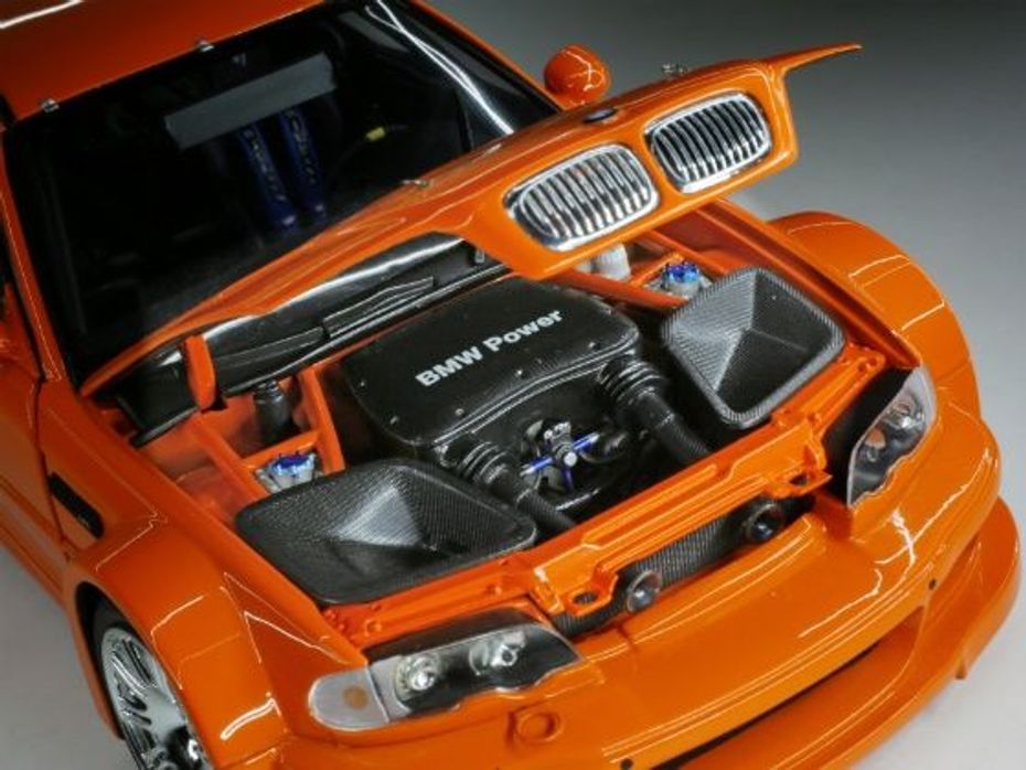 BMW M3 GTR E46 Minichamps engine