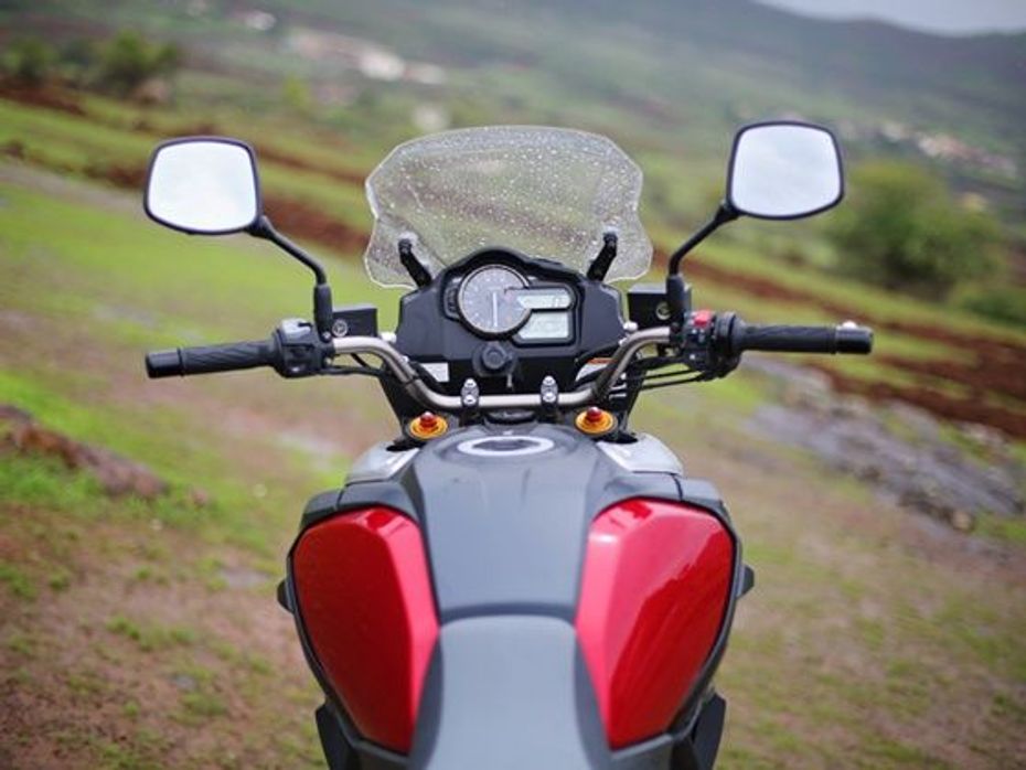 Suzuki V-Strom red motorcycle features