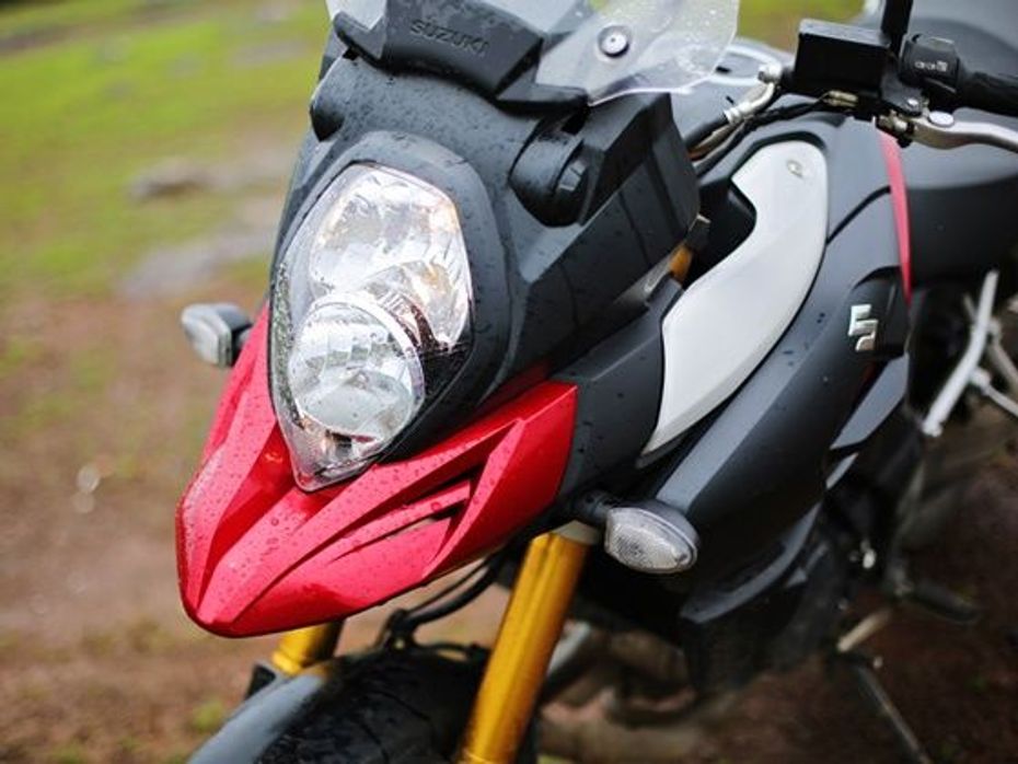 Suzuki V-Strom red motorcycle beak like mudguard