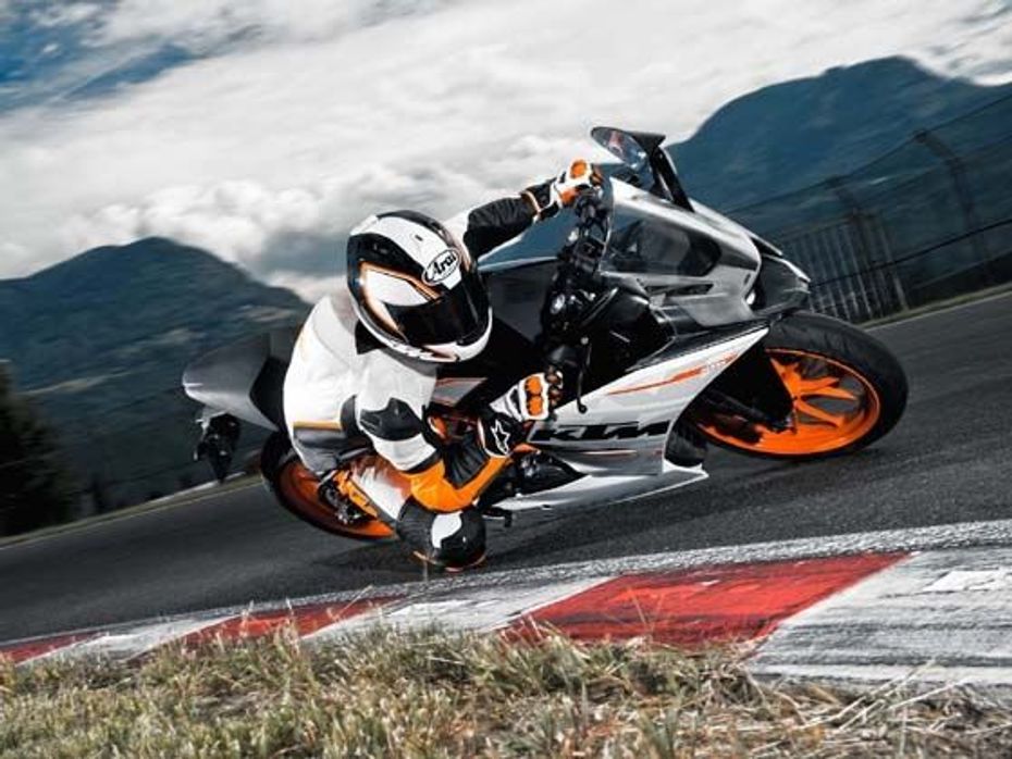 KTM RC 390 in action