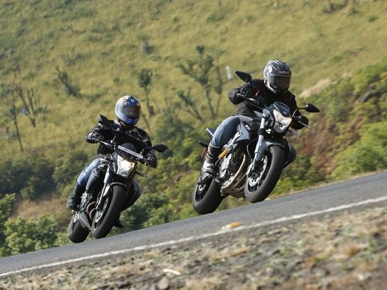 Kawasaki ER-6n vs Benelli TNT 600i action shot Kawasaki ER-6n vs Benelli TNT 600i action shot