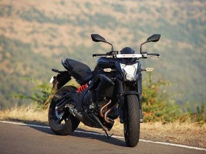 Kawasaki ER-6n reviewed in India available in all black colour only