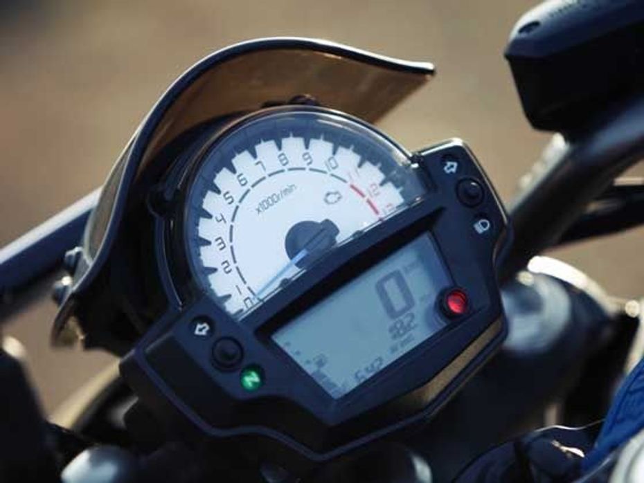 The Kawasaki ER-6n comes with an analogue tachometer and a fairly large digital speedo