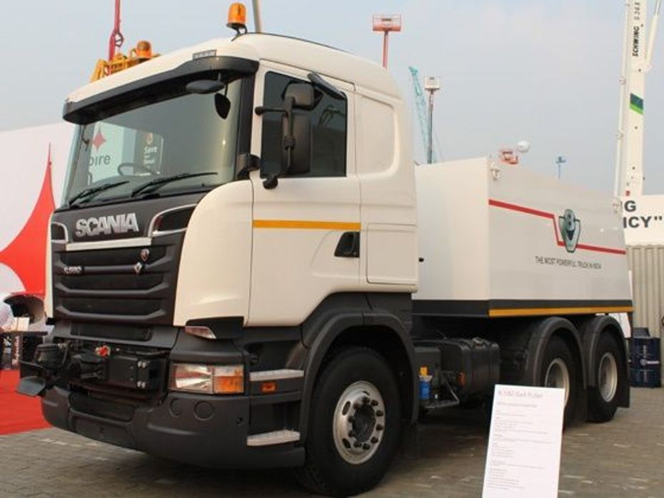 Scania R 580 6x4 comes with a powerful V8 engine