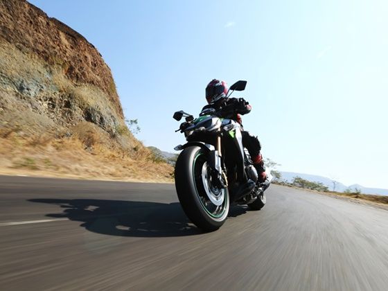 2014 Kawasaki Z1000 front action 2014 Kawasaki Z1000 front action