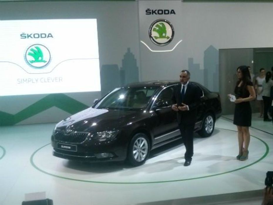Skoda unveils refreshed Superb at the 2014 Auto Expo