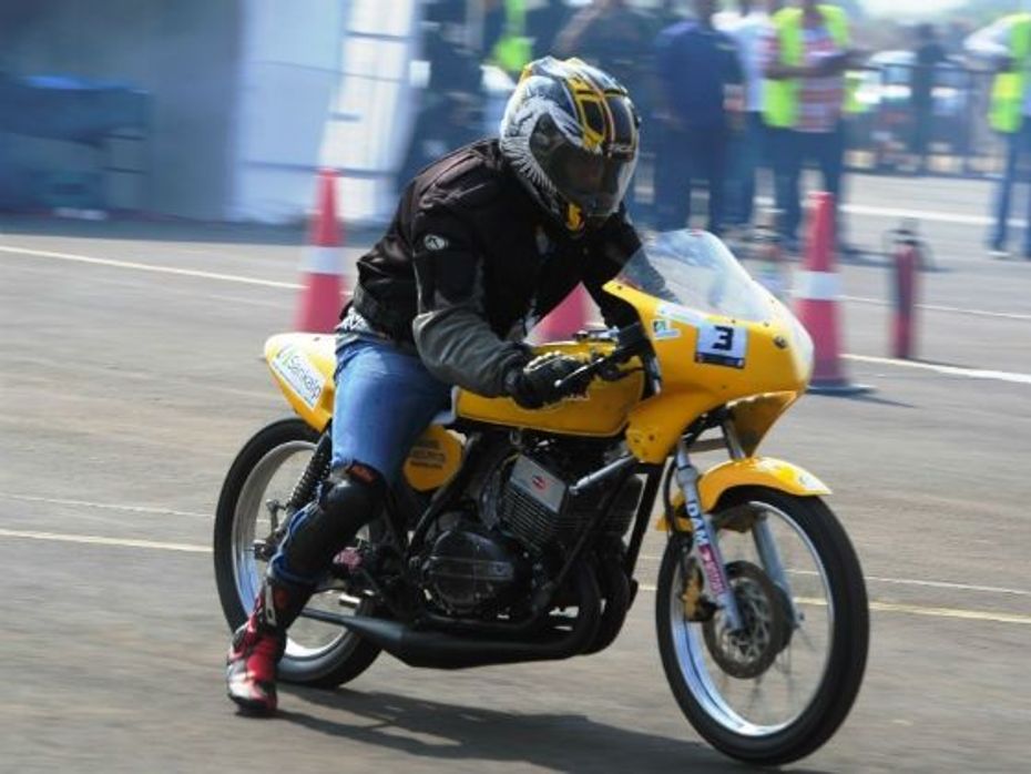 A modified Yamaha RD 350 on the starting grid