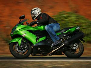 Kawasaki Ninja ZX-14R: First Ride - ZigWheels