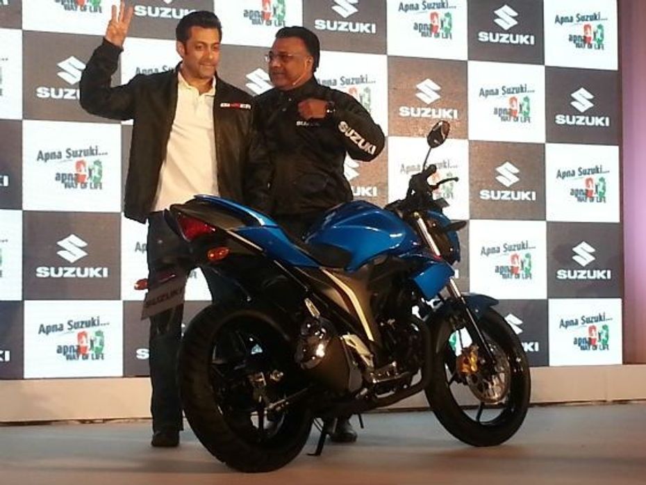 Salman Khan poses with the new Gixxer 150cc motorcycle