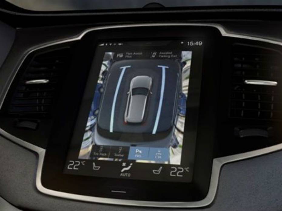 The all-new XC90 features a 360-degree surround view that gives the driver an overview of the surrounding area