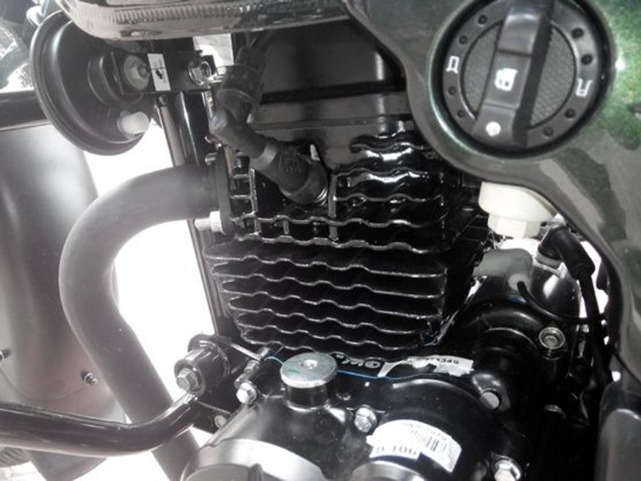 Bajaj Discover 150S 4 valve engine with corrugated fins