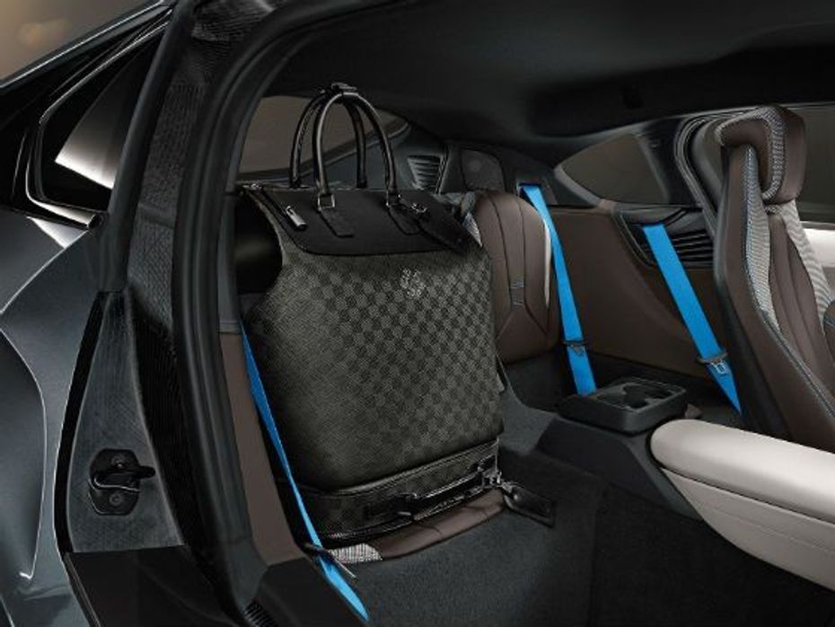 Business Case i8 and small Weekender PM i8 on the rear seats of the BMW i8