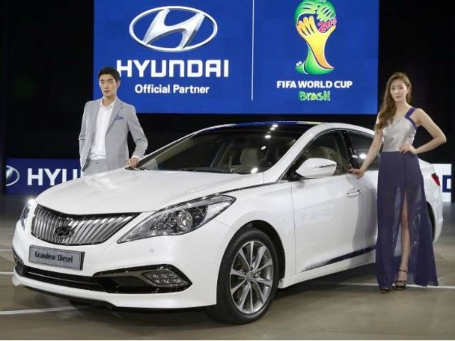 Hyundai Grandeur revealed during the 2014 Busan International Motor Show