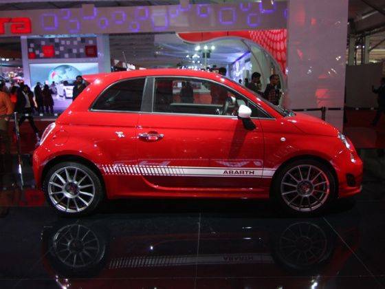 Fiat 500 Abarth to be launched at Rs 22-24 lakh - ZigWheels