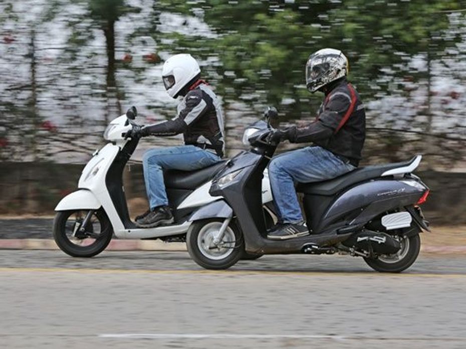 Yamaha Alpha and TVS Jupiter comparision action picture