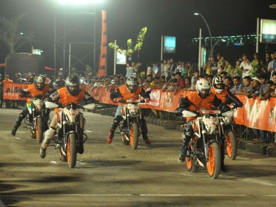 Riders line up on the starting grid of 2014 KTM Orange Day Mumbai
