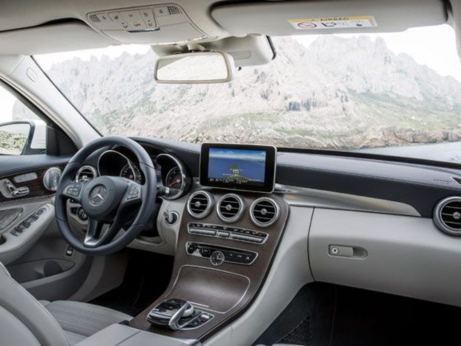 2015 Mercedes-Benz C-Class cabin dashboard