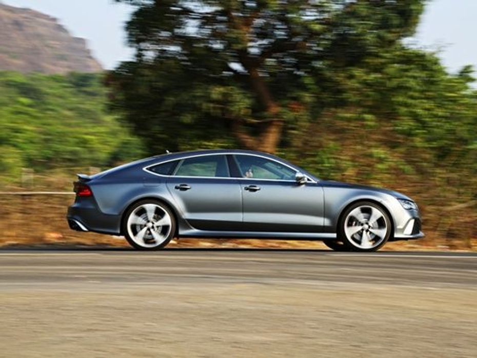 Audi RS7 driving image