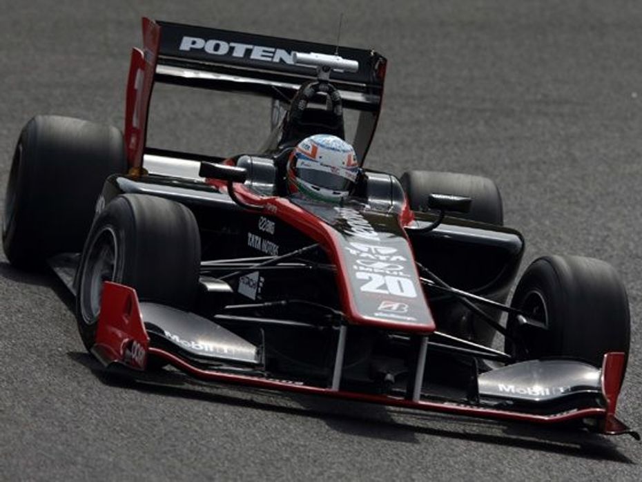 Narain Karthikeyan Driving in the Super Formula Series