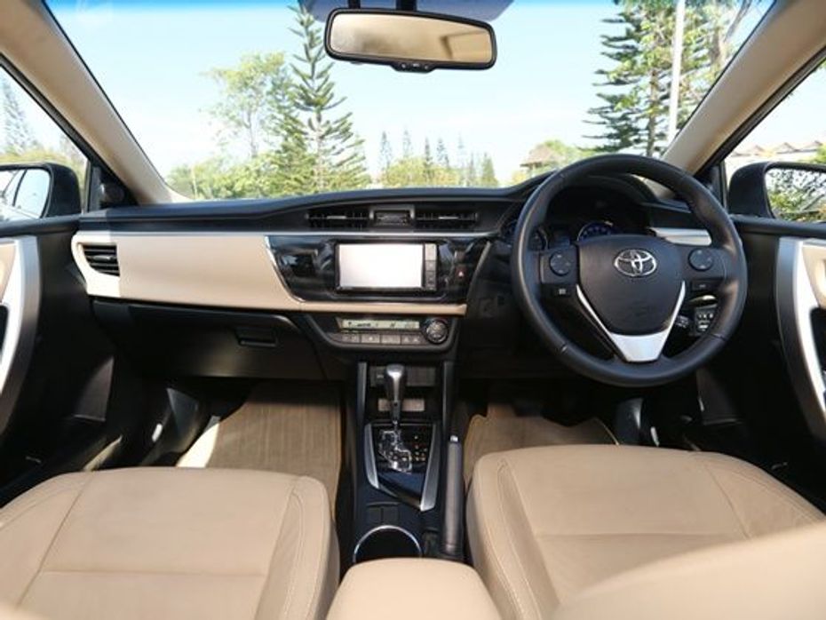 2015 Toyota Corolla Altis interiors