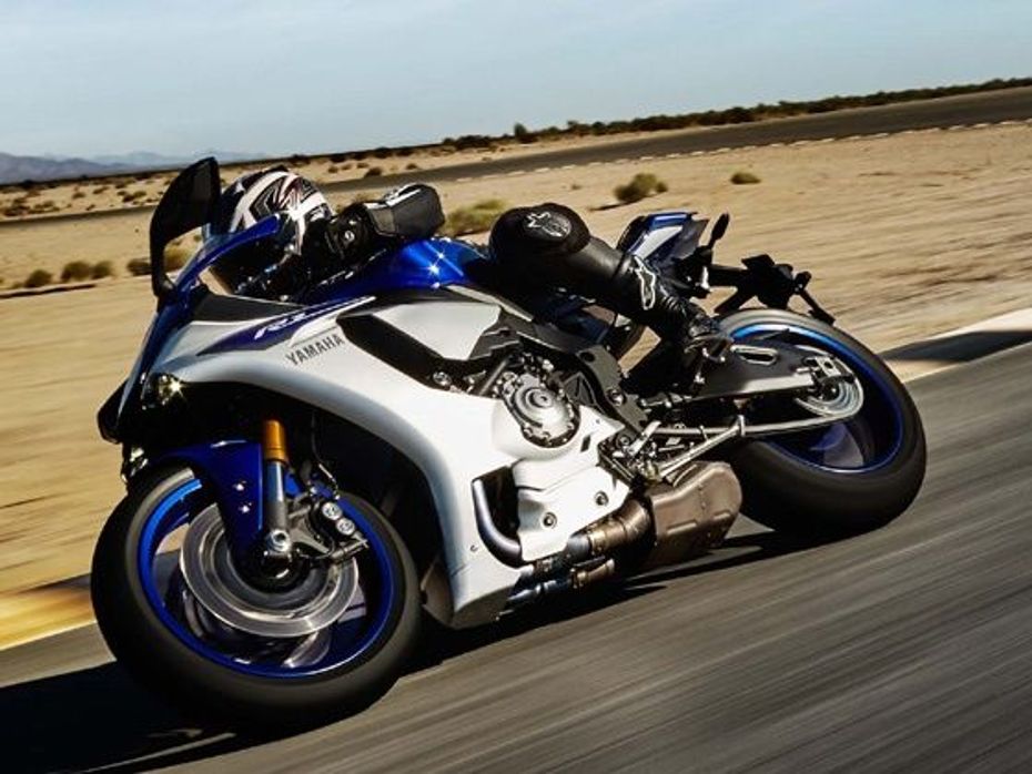 2015 Yamaha R1 in action