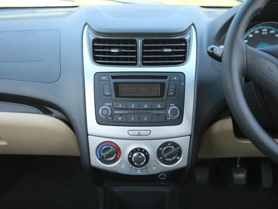 Chevrolet Sail facelift review dashboard