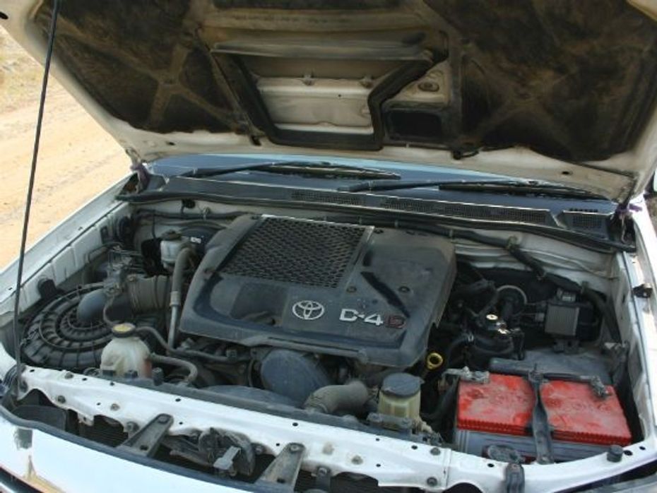 Toyota Fortuner engine shot