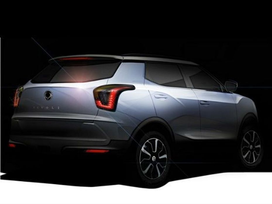 The rear end of SsangYong Tivoli is simple and receives wrap-around taillamps