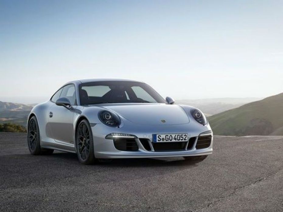 2015 Porsche 911 GTS revealed