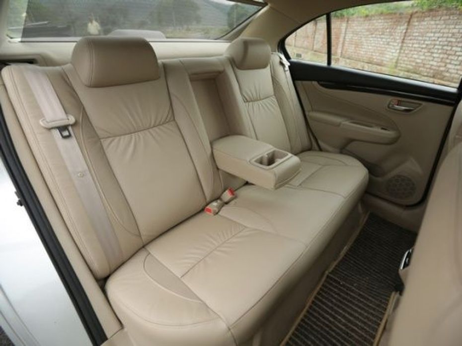 Maruti Ciaz rear seat space