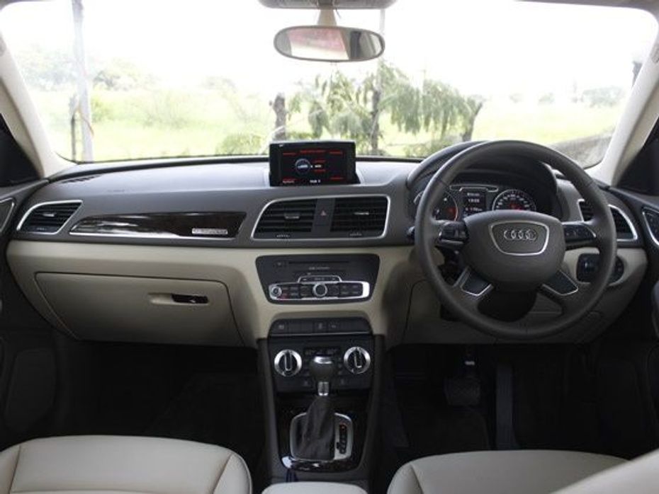 2014 Audi Q3 Dynamic dashboard and interiors