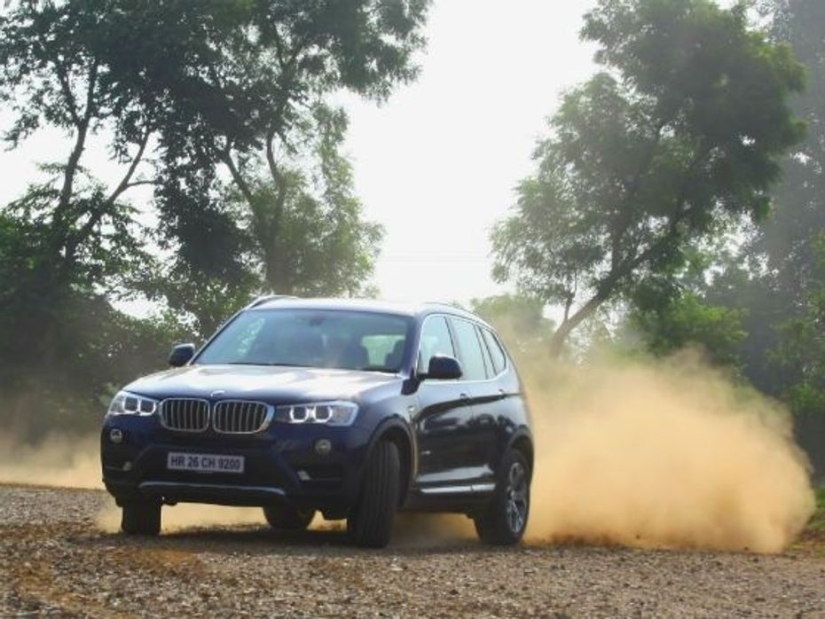 2014 BMW X3 xDrive 20d powersliding on gravel