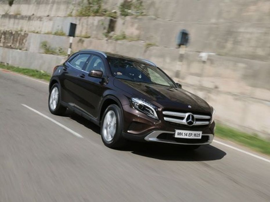 Mercedes-Benz GLA-Class front tracking