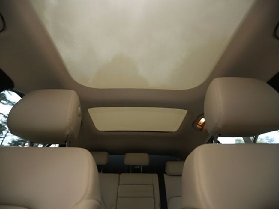 Mercedes-Benz GLA-Class panoramic roof