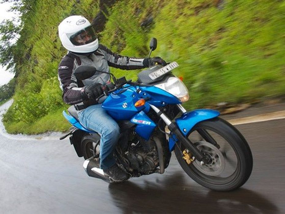 Suzuki Gixxer 155 riding position and ergonomics