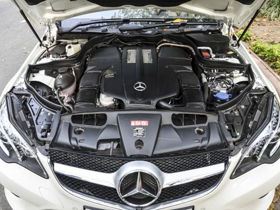 Mercedes-Benz E400 twin turbocharged V6 engine