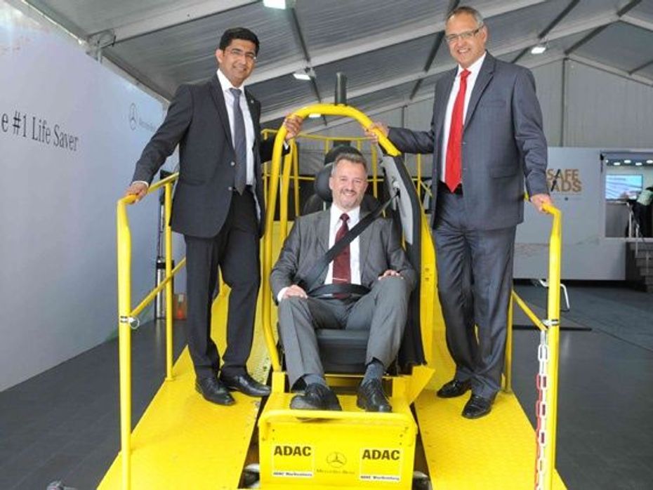 The Belt-Slide exhibit aim is to increase the use of seat belts in India