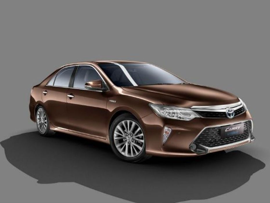 2015 Toyota Camry hybrid facelift front static