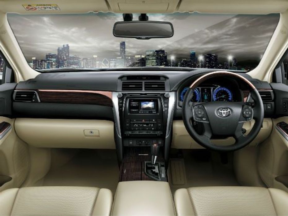 2015 Toyota Camry Hybrid interior